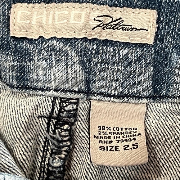 Chico’s Large / Size 14 Platinum Denim Capri Jeans - Light Wash (Chico’s 2.5) - Picture 3 of 6